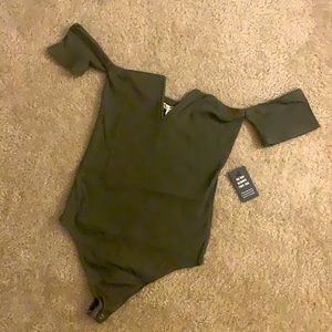Express bodysuit size M